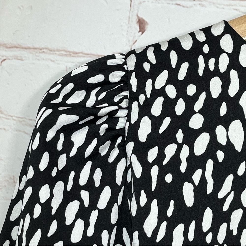 J Crew Long Sleeve Peplum Button Front Top in Printed Satin Crepe Size 2 - Picture 10 of 12